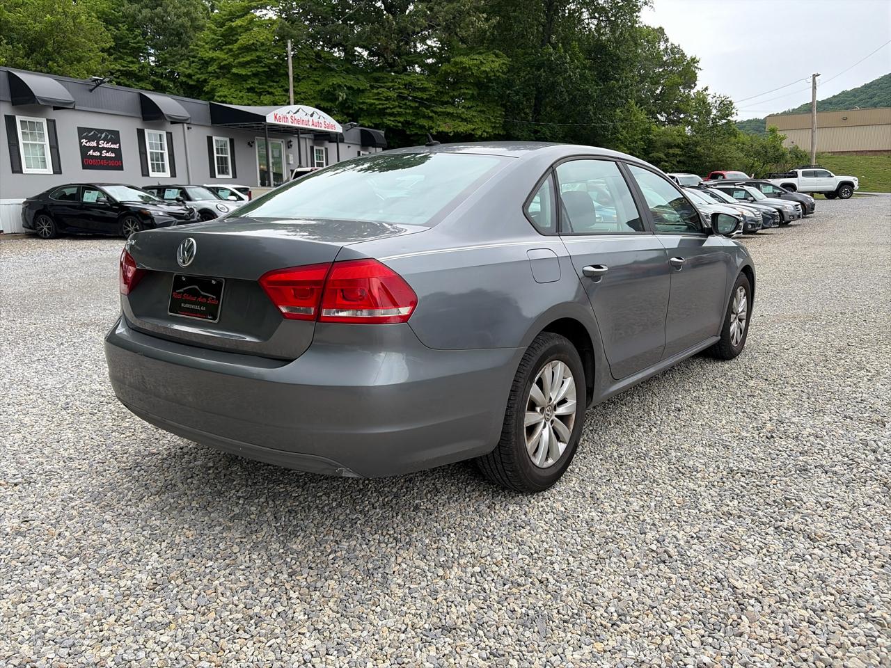 Volkswagen Passat 4dr Sdn 2.5L Auto S 2012
