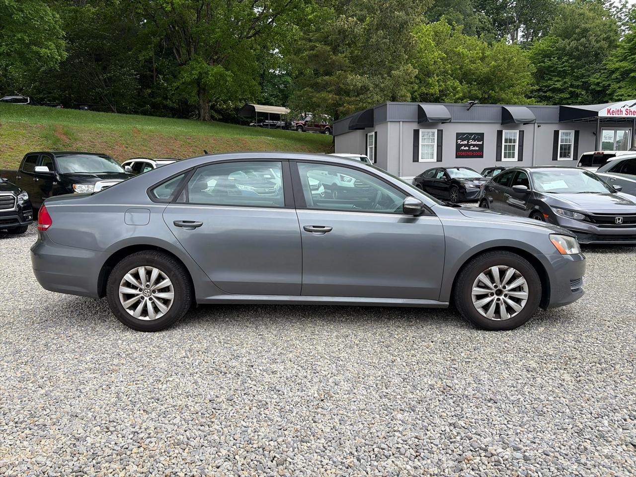 Volkswagen Passat 4dr Sdn 2.5L Auto S 2012
