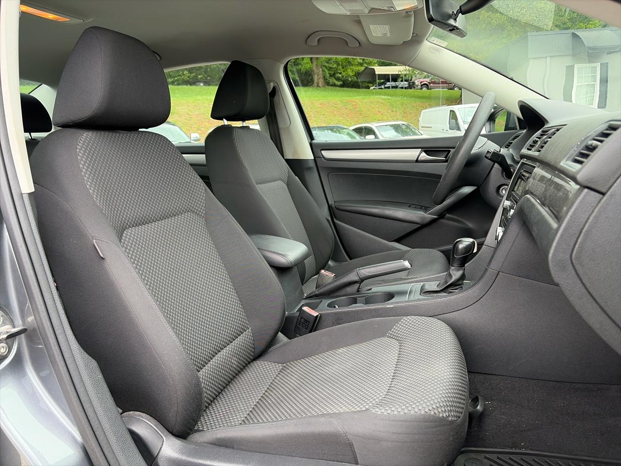Volkswagen Passat 4dr Sdn 2.5L Auto S 2012