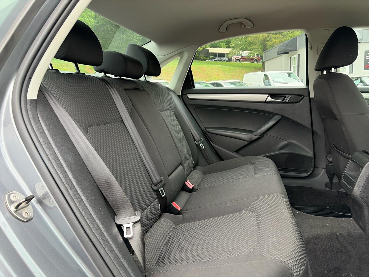 Volkswagen Passat 4dr Sdn 2.5L Auto S 2012