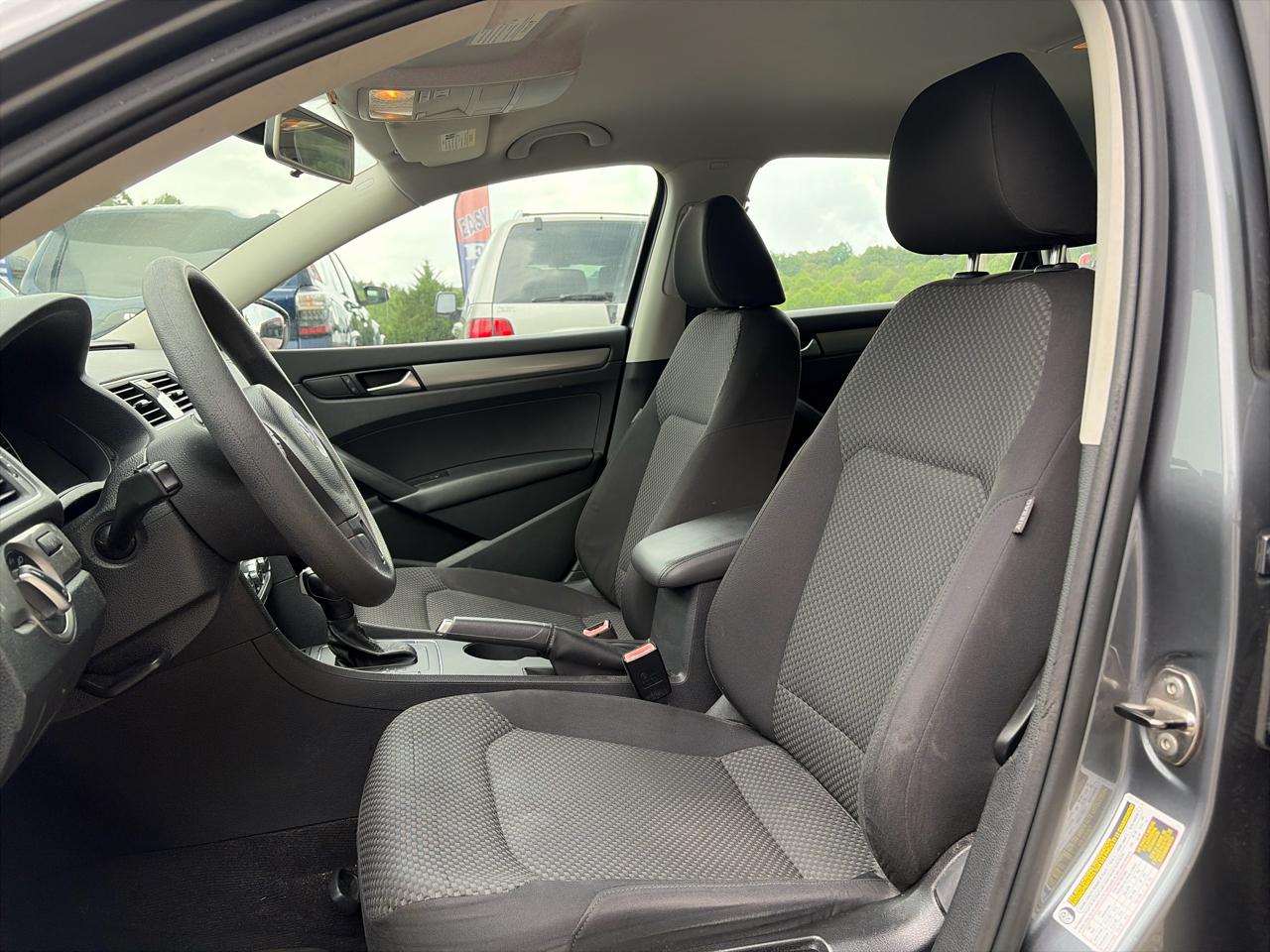 Volkswagen Passat 4dr Sdn 2.5L Auto S 2012