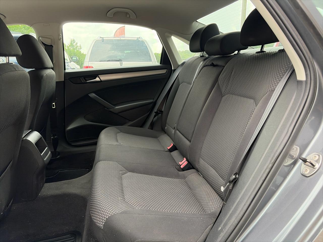 Volkswagen Passat 4dr Sdn 2.5L Auto S 2012