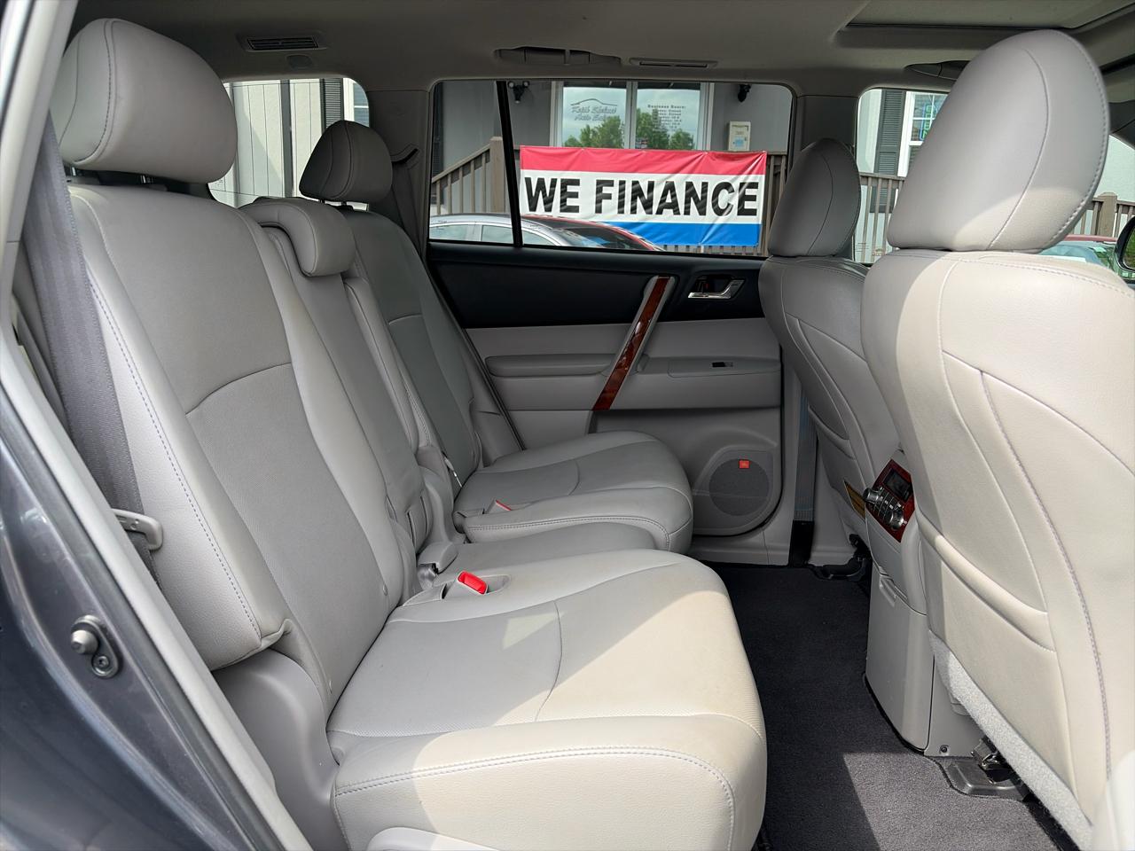 Toyota Highlander FWD 4dr V6 Limited (Natl) 2013