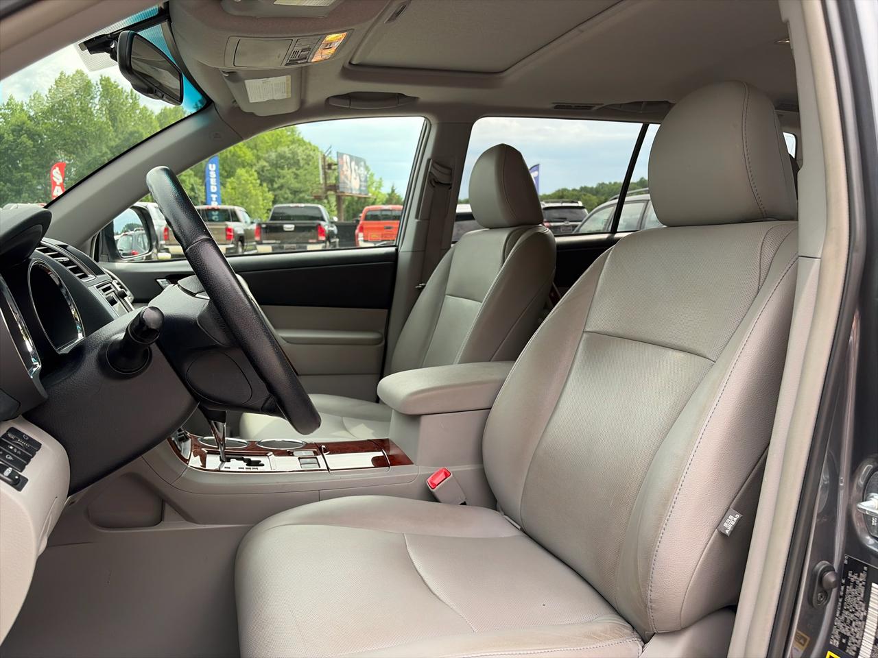 Toyota Highlander FWD 4dr V6 Limited (Natl) 2013