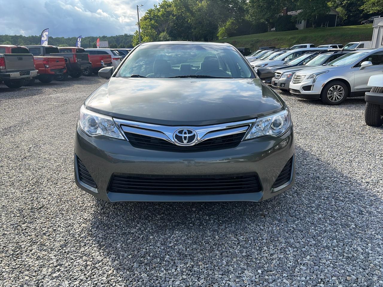 Toyota Camry 4dr Sdn LE Auto (Natl) 2013