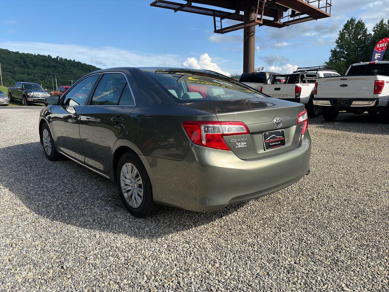 Toyota Camry 4dr Sdn LE Auto (Natl) 2013