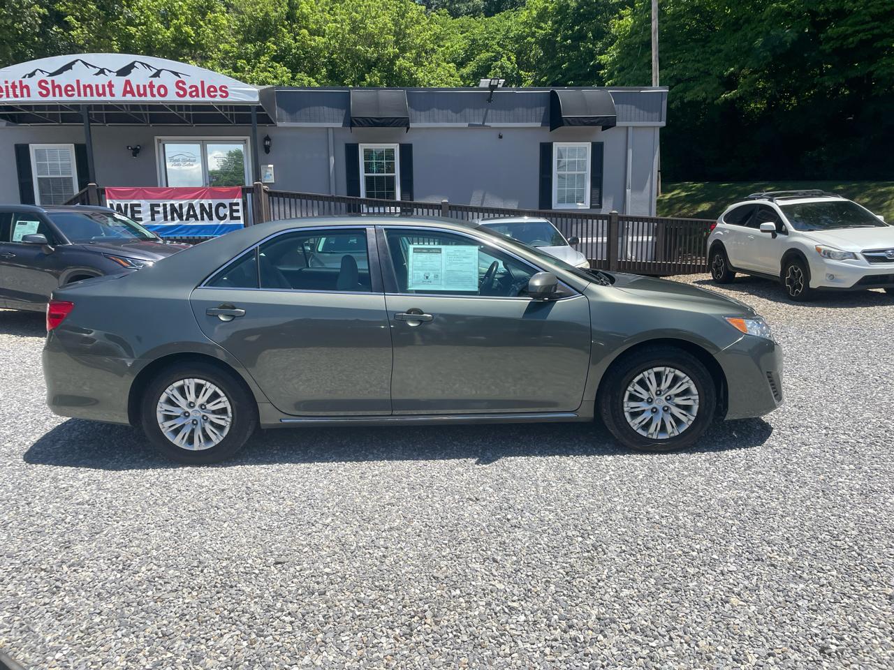 Toyota Camry 4dr Sdn LE Auto (Natl) 2013