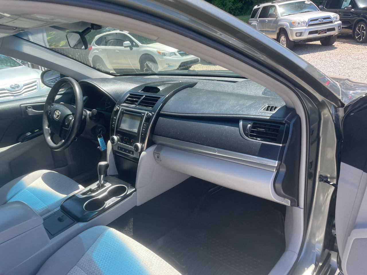 Toyota Camry 4dr Sdn LE Auto (Natl) 2013