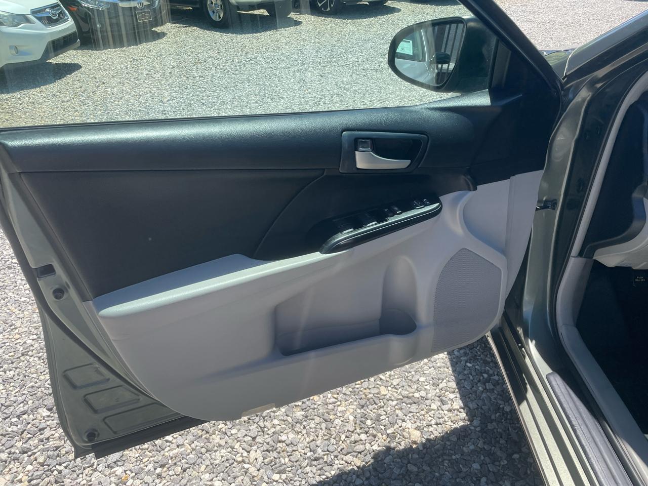 Toyota Camry 4dr Sdn LE Auto (Natl) 2013