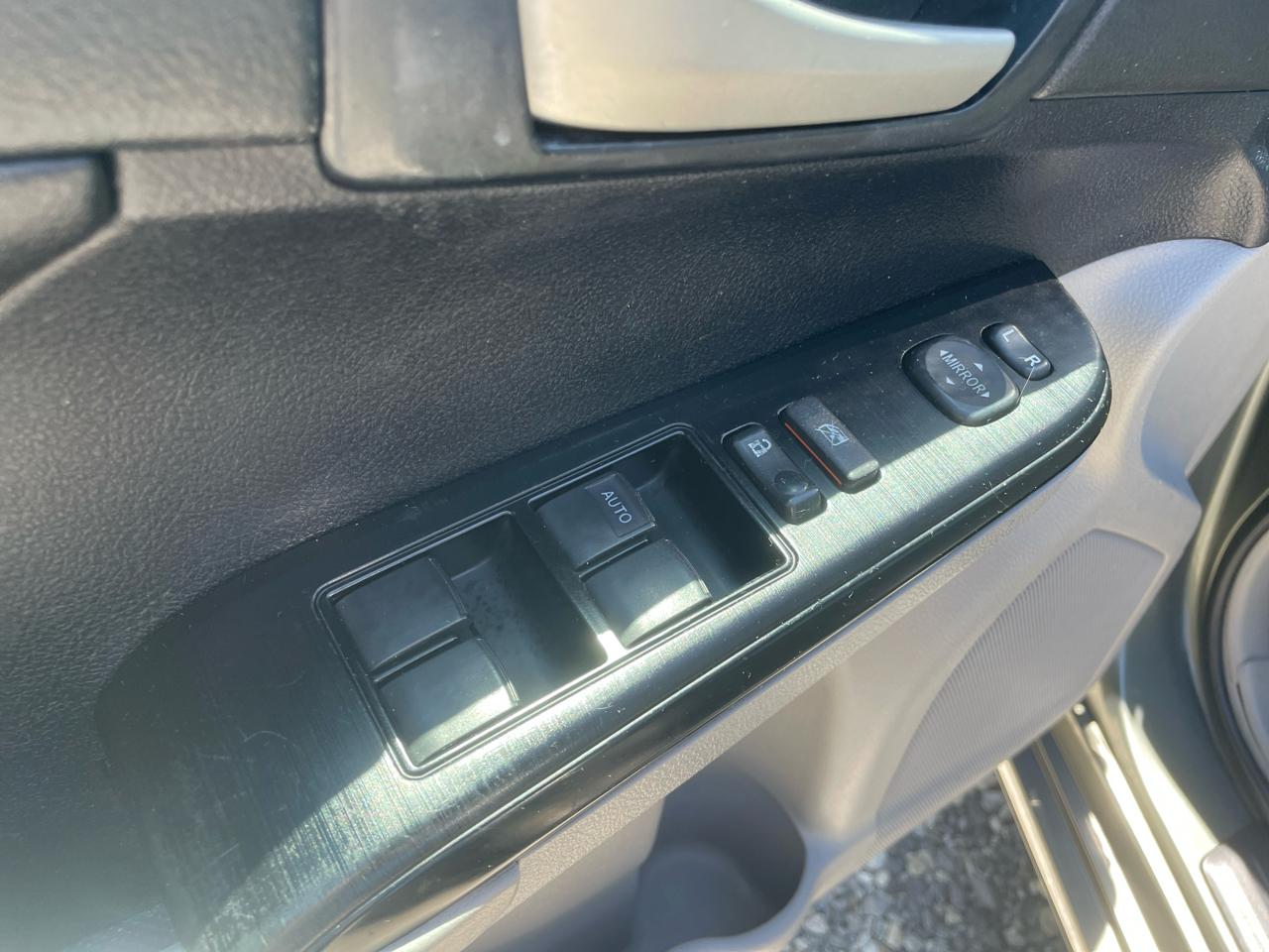 Toyota Camry 4dr Sdn LE Auto (Natl) 2013