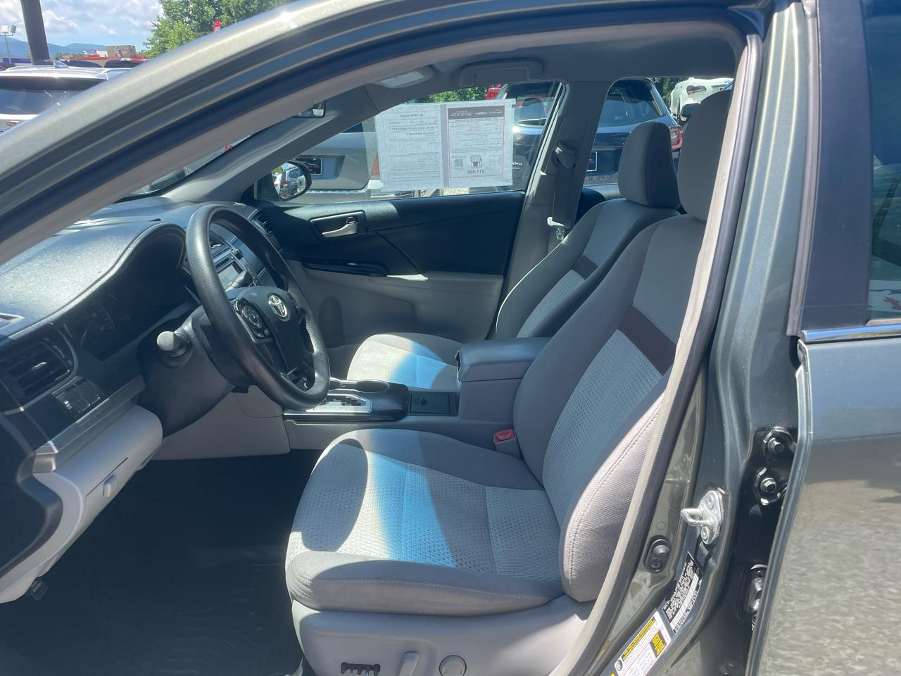 Toyota Camry 4dr Sdn LE Auto (Natl) 2013