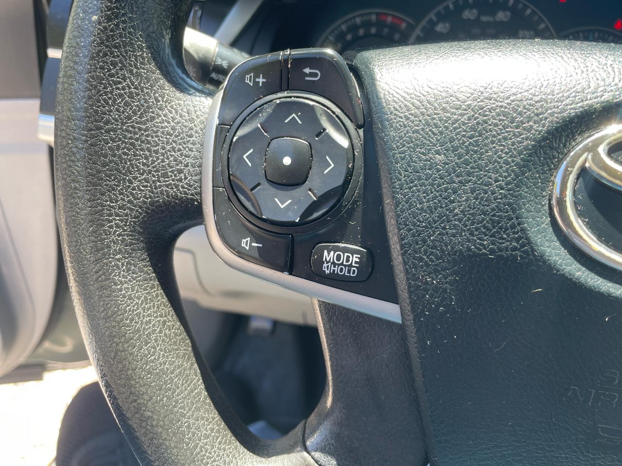 Toyota Camry 4dr Sdn LE Auto (Natl) 2013