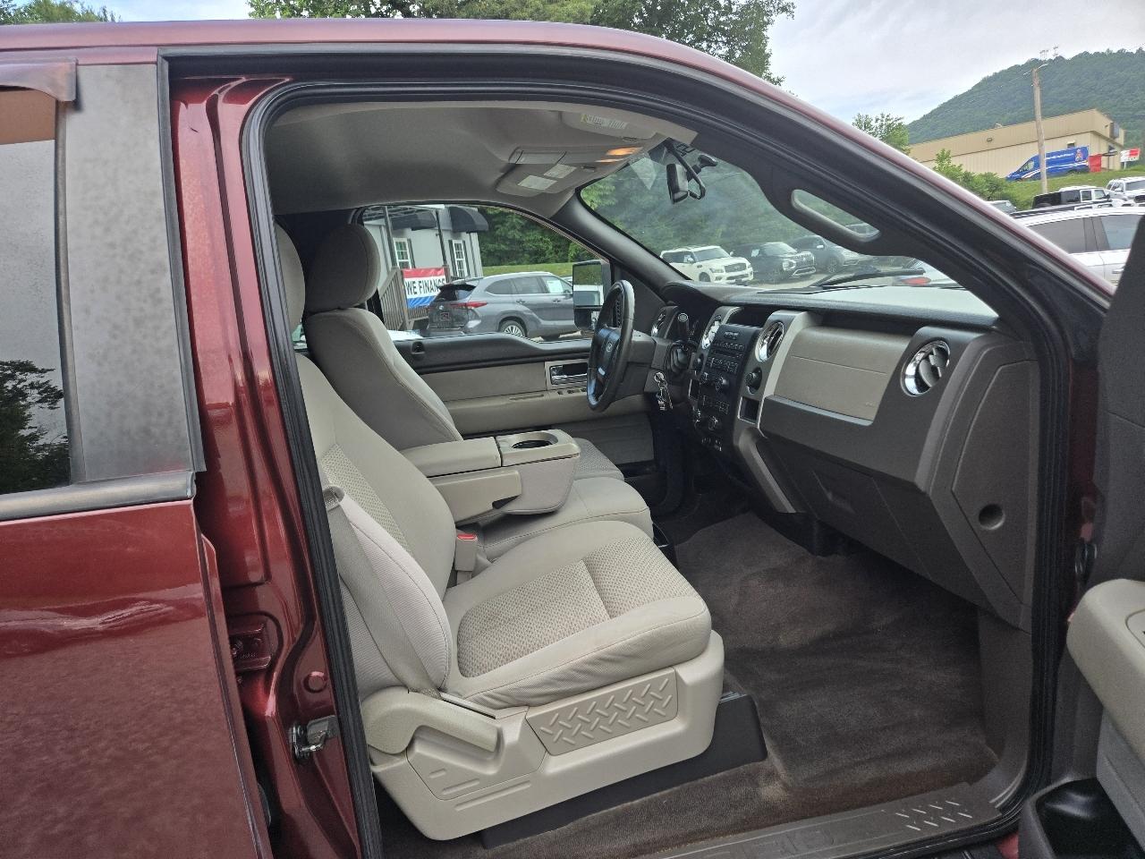 Ford F-150 4WD SuperCrew 145" XLT 2010