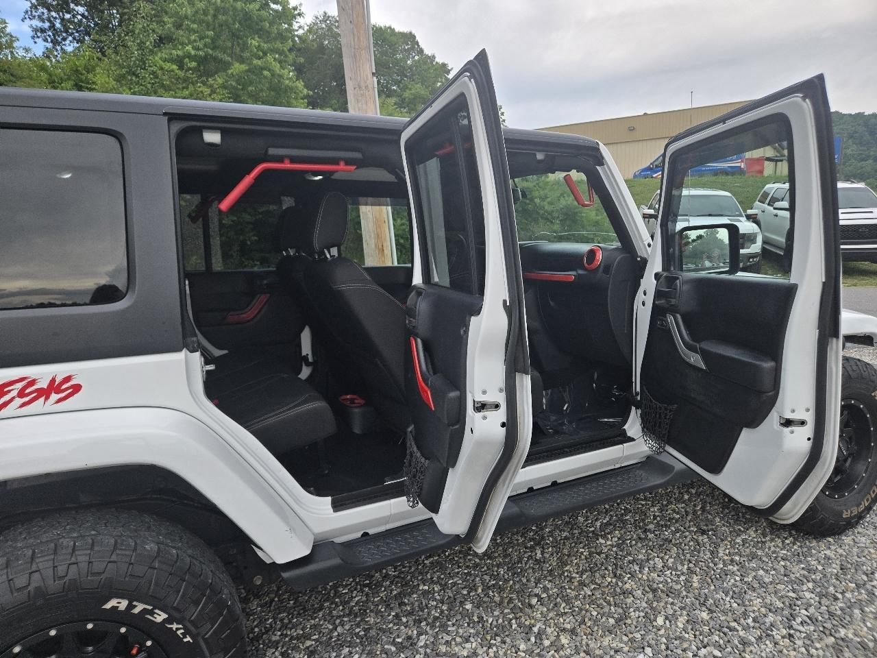 Jeep Wrangler Unlimited 4WD 4dr Sahara 2017