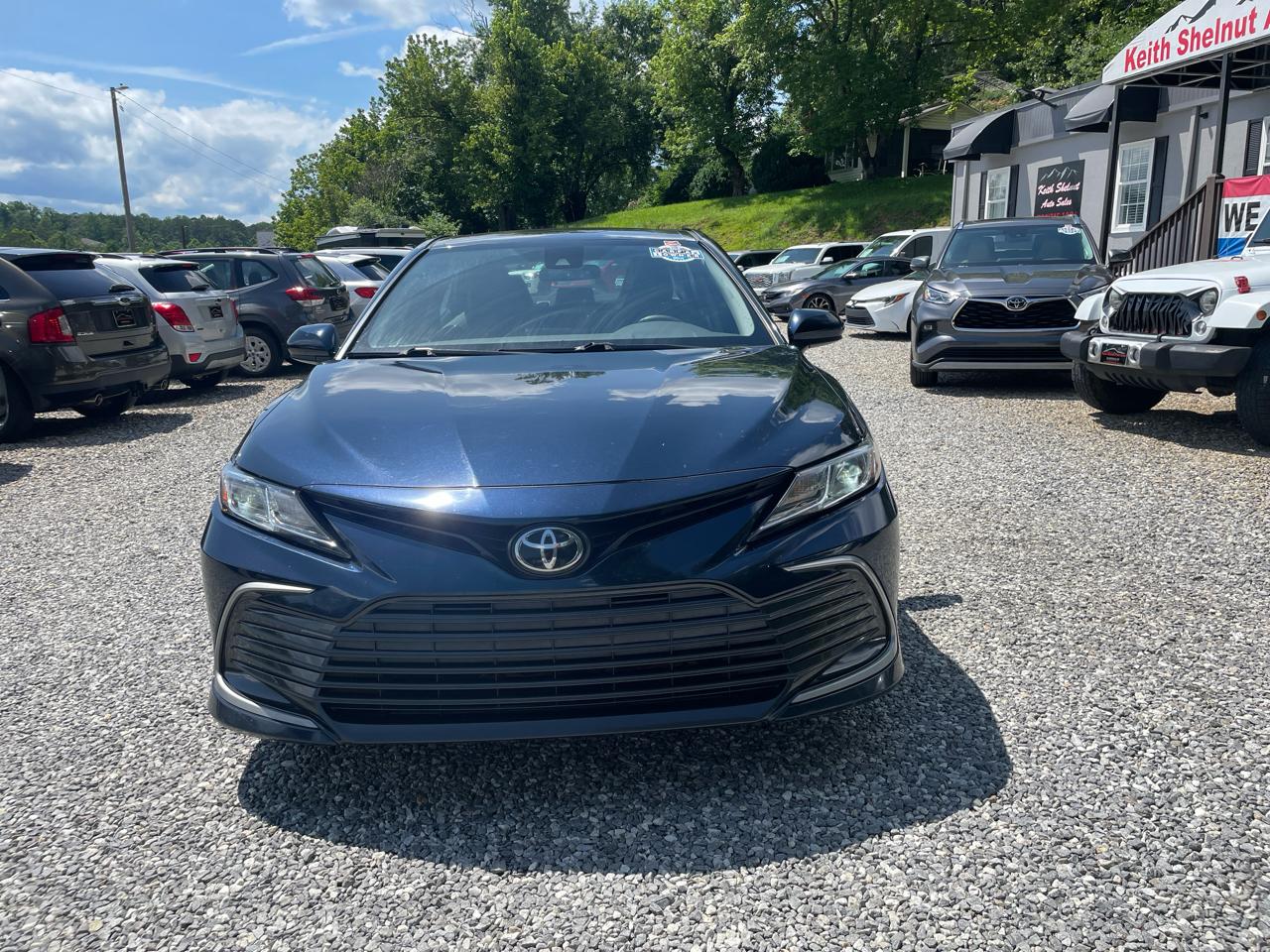 Toyota Camry LE Auto (Natl) 2021