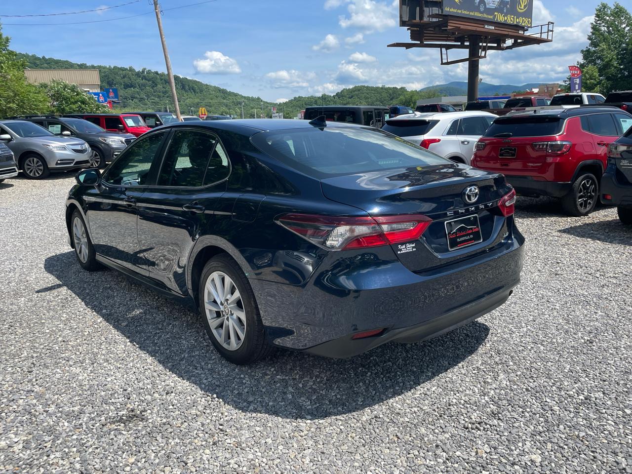 Toyota Camry LE Auto (Natl) 2021