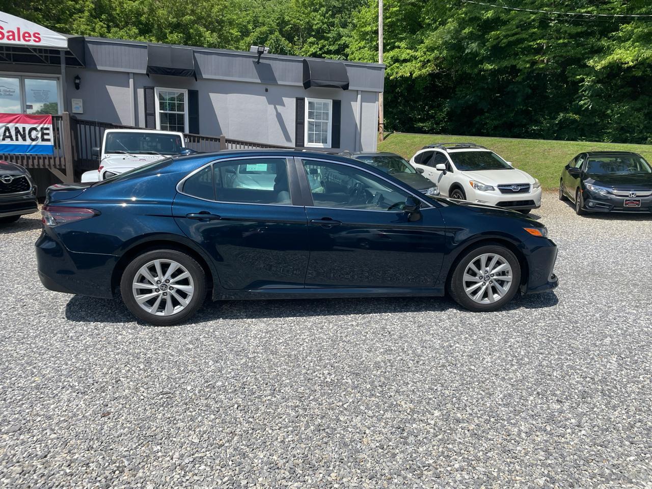 Toyota Camry LE Auto (Natl) 2021