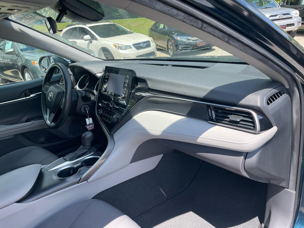 Toyota Camry LE Auto (Natl) 2021