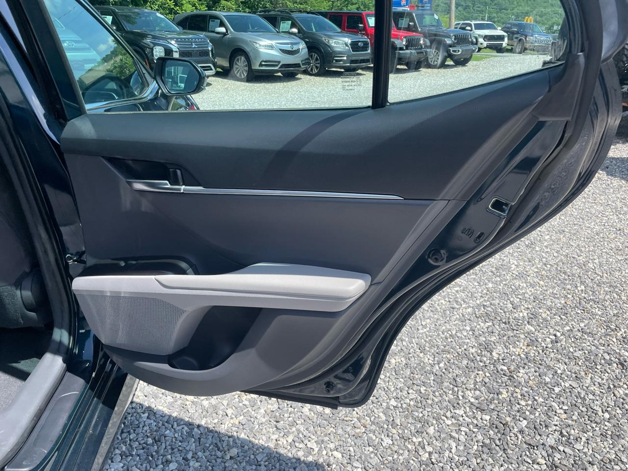 Toyota Camry LE Auto (Natl) 2021