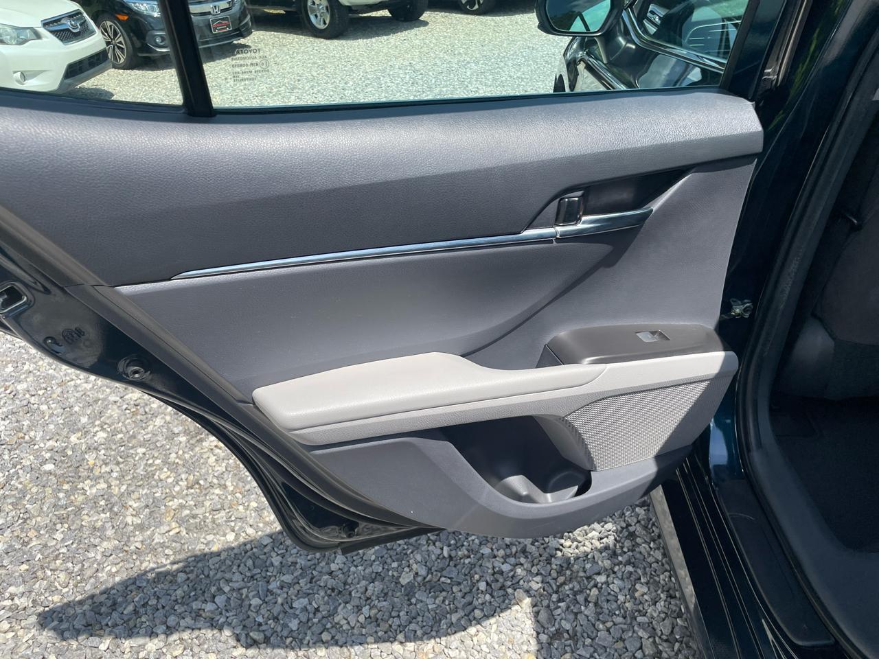Toyota Camry LE Auto (Natl) 2021