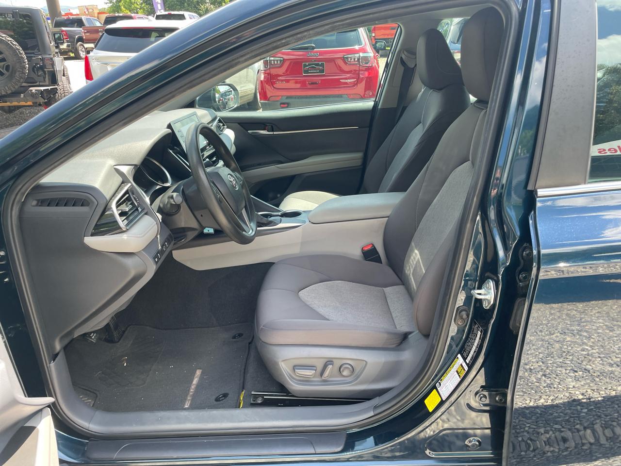 Toyota Camry LE Auto (Natl) 2021