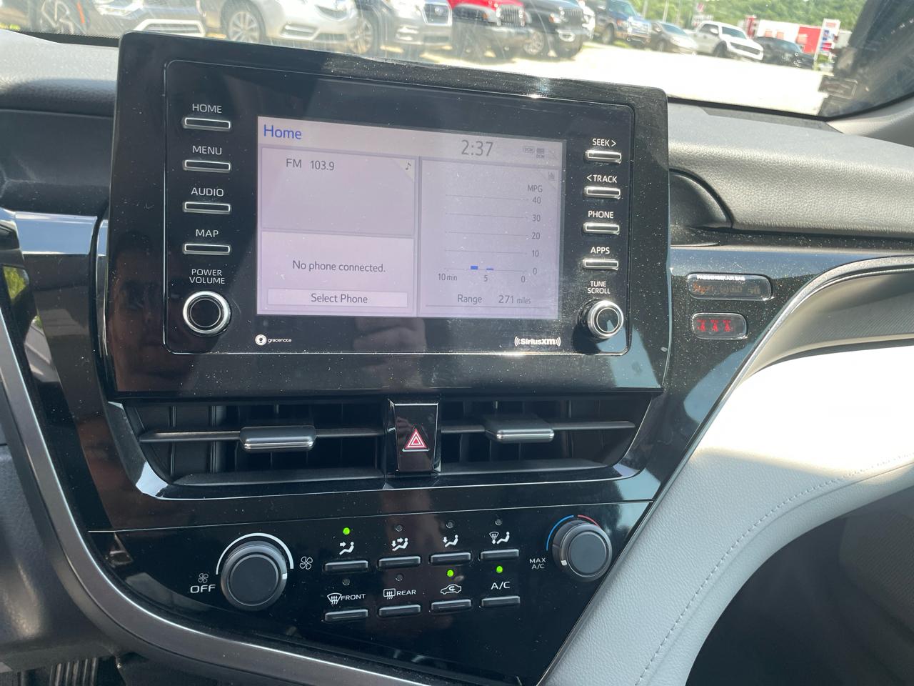 Toyota Camry LE Auto (Natl) 2021