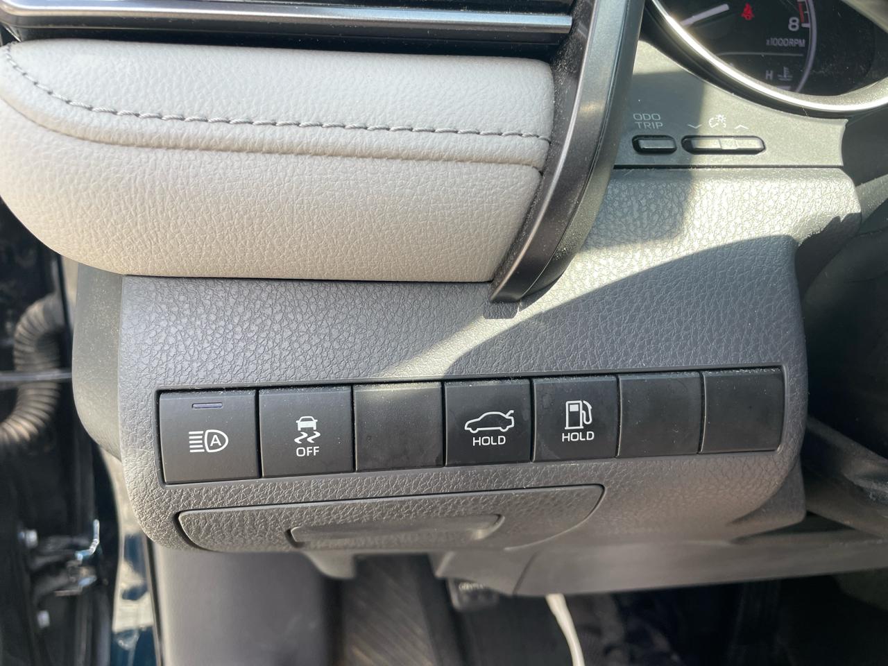 Toyota Camry LE Auto (Natl) 2021