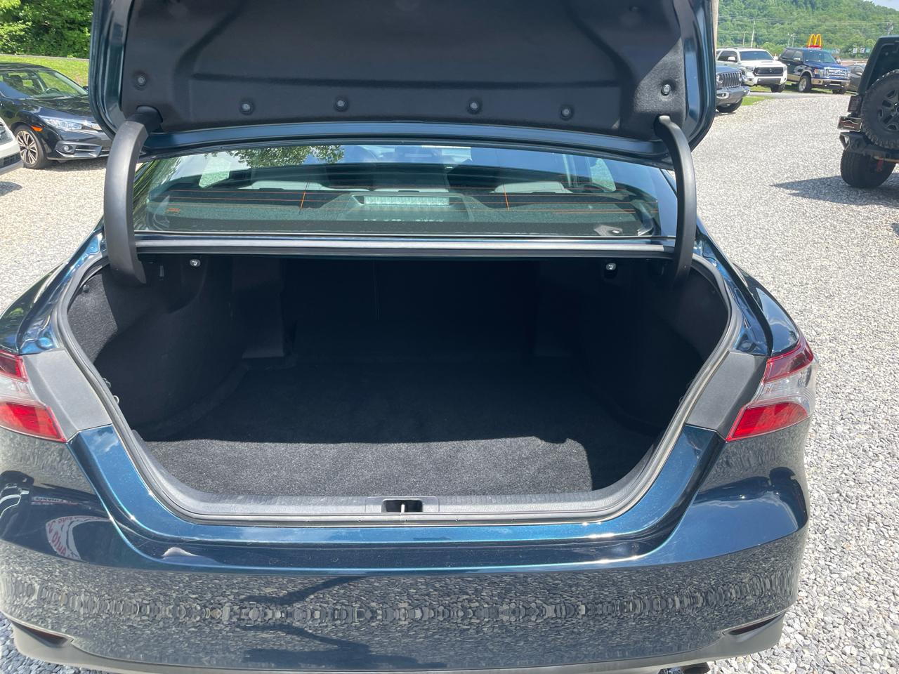 Toyota Camry LE Auto (Natl) 2021