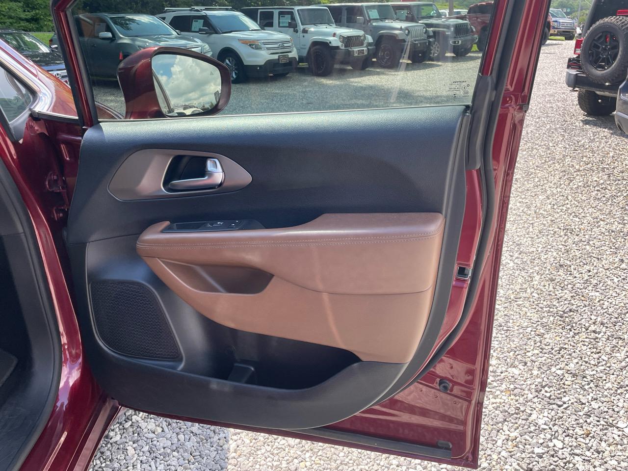 Chrysler Pacifica Limited FWD 2020
