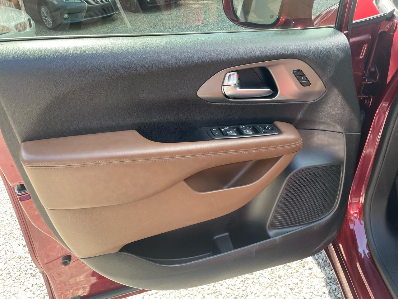 Chrysler Pacifica Limited FWD 2020