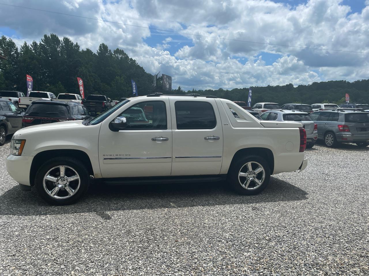 Chevrolet Avalanche 4WD Crew Cab LTZ 2012