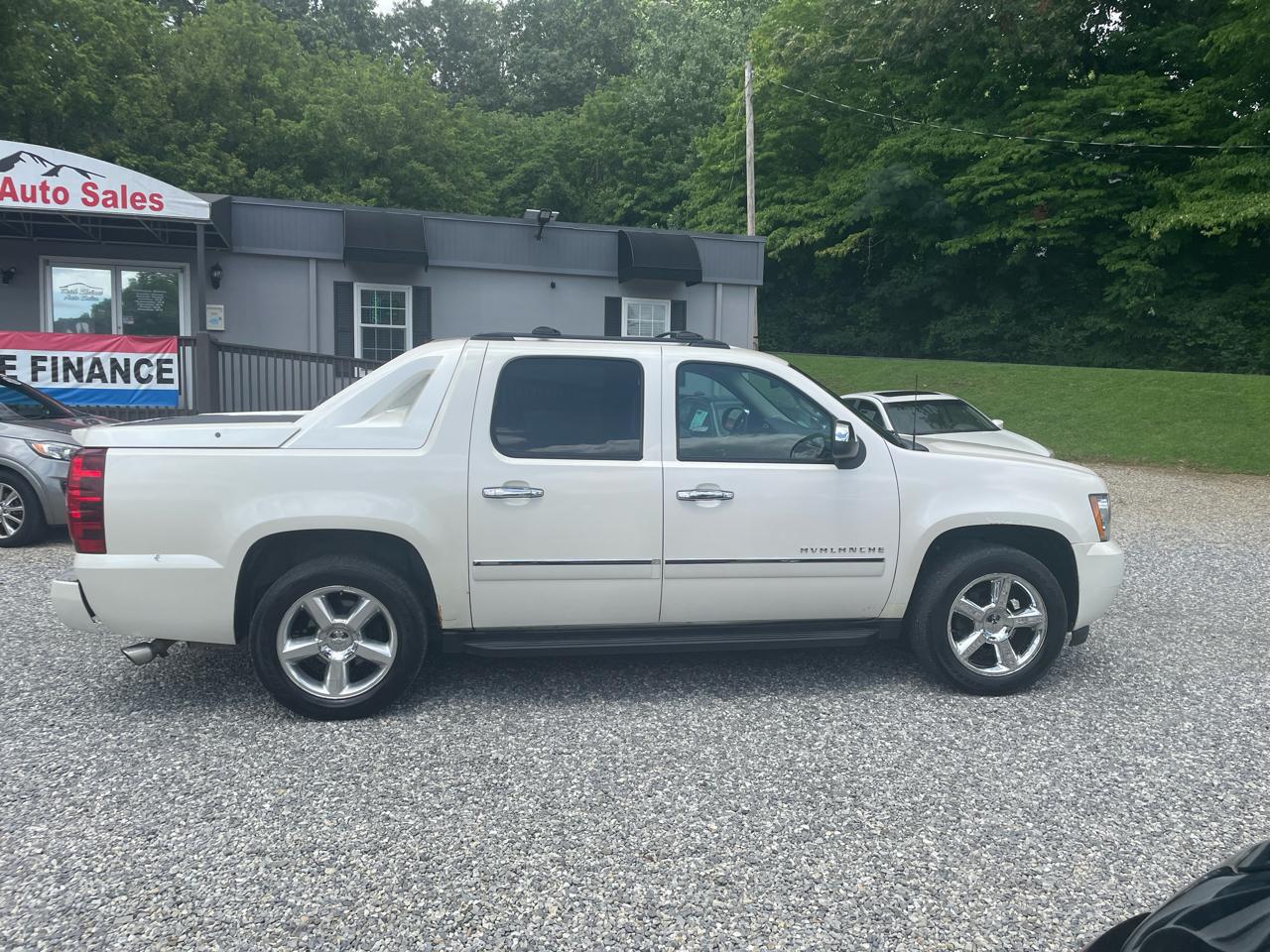 Chevrolet Avalanche 4WD Crew Cab LTZ 2012