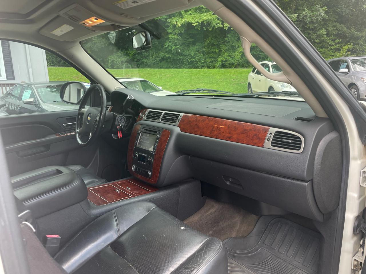 Chevrolet Avalanche 4WD Crew Cab LTZ 2012