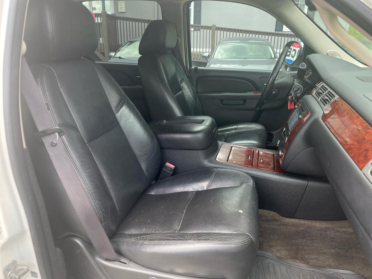 Chevrolet Avalanche 4WD Crew Cab LTZ 2012