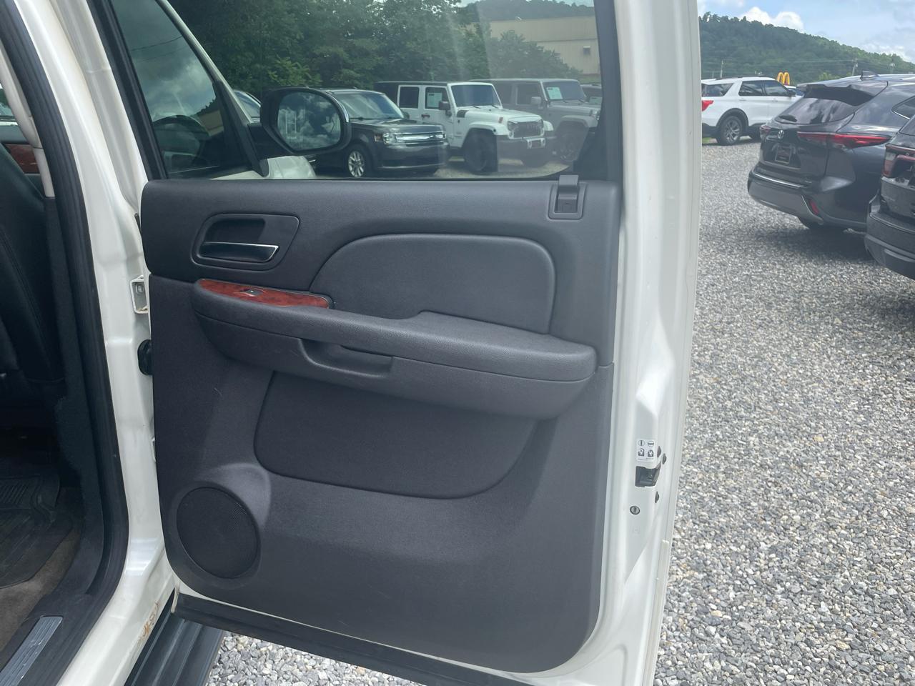 Chevrolet Avalanche 4WD Crew Cab LTZ 2012
