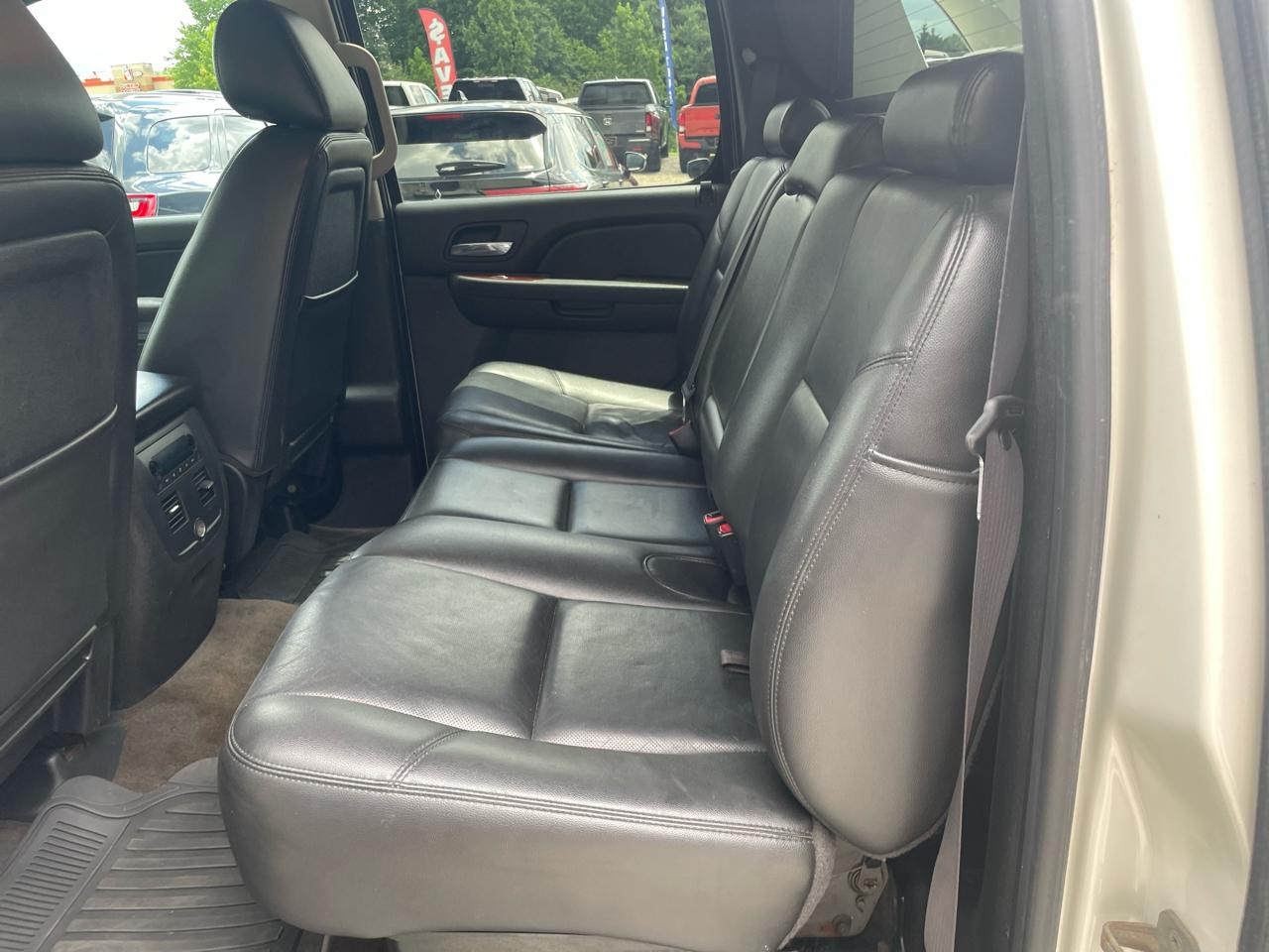 Chevrolet Avalanche 4WD Crew Cab LTZ 2012