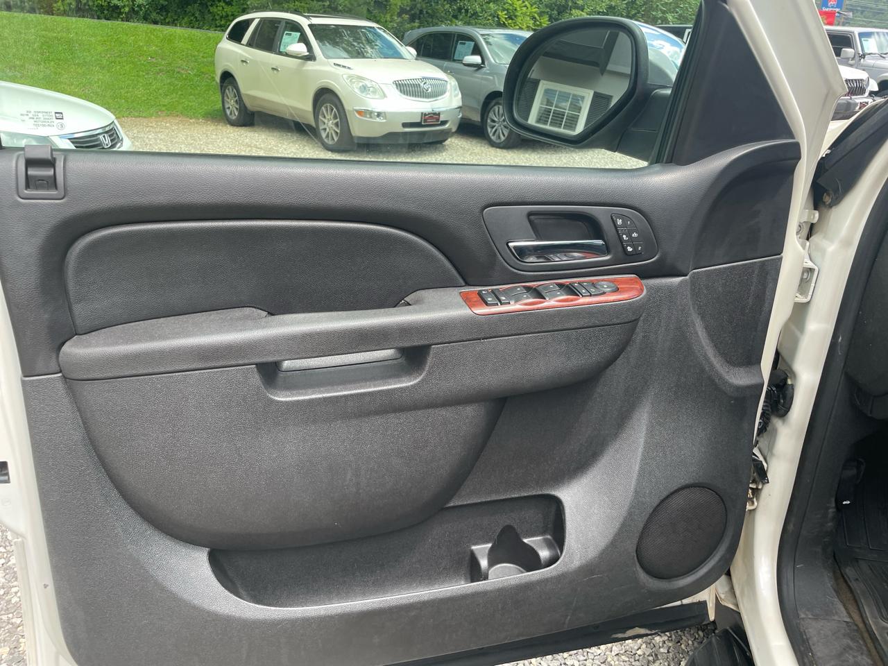 Chevrolet Avalanche 4WD Crew Cab LTZ 2012