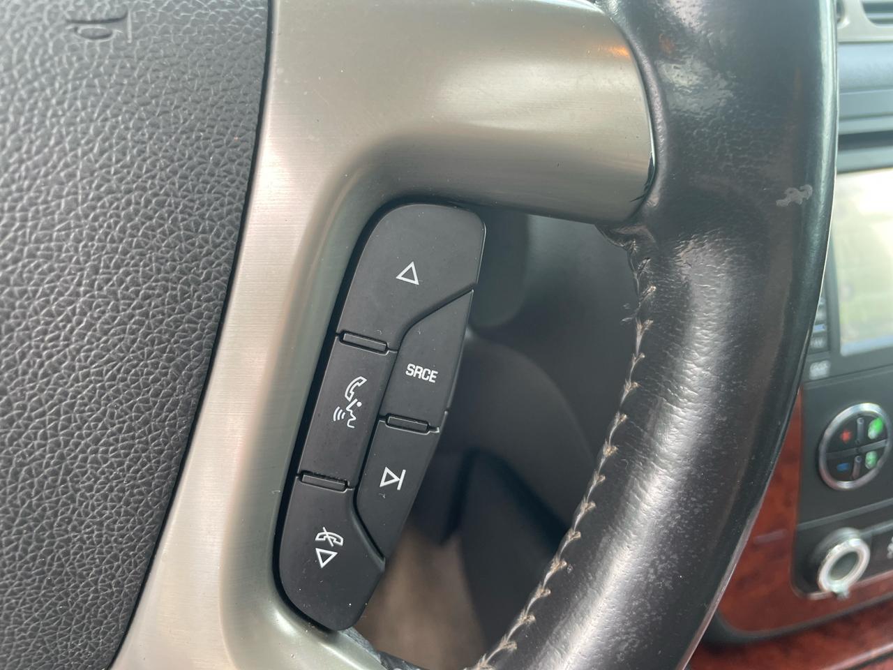 Chevrolet Avalanche 4WD Crew Cab LTZ 2012