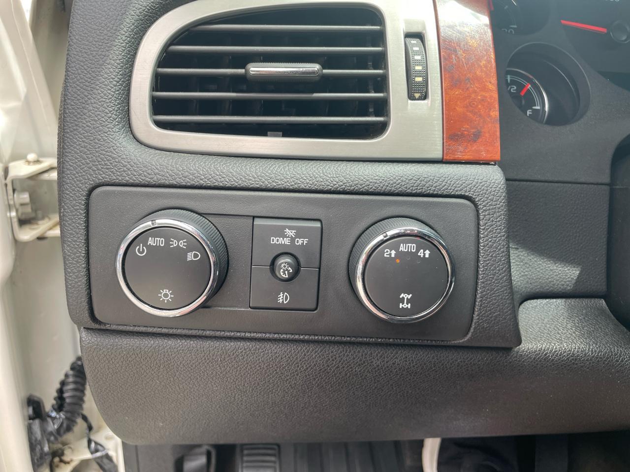 Chevrolet Avalanche 4WD Crew Cab LTZ 2012