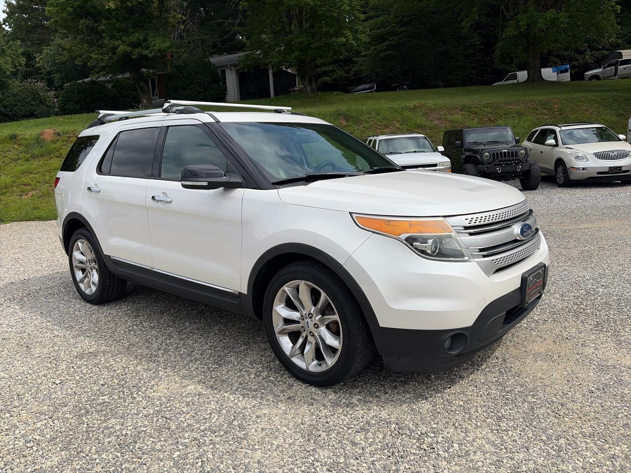 Ford Explorer photo 2