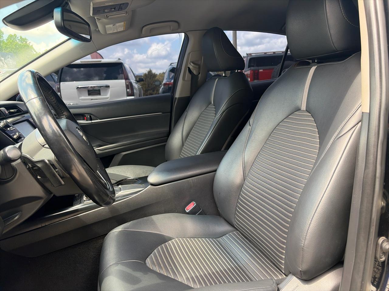 Toyota Camry XLE Auto (Natl) 2019