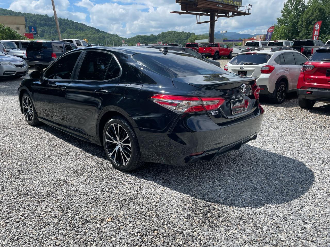 Toyota Camry SE Auto (Natl) 2019