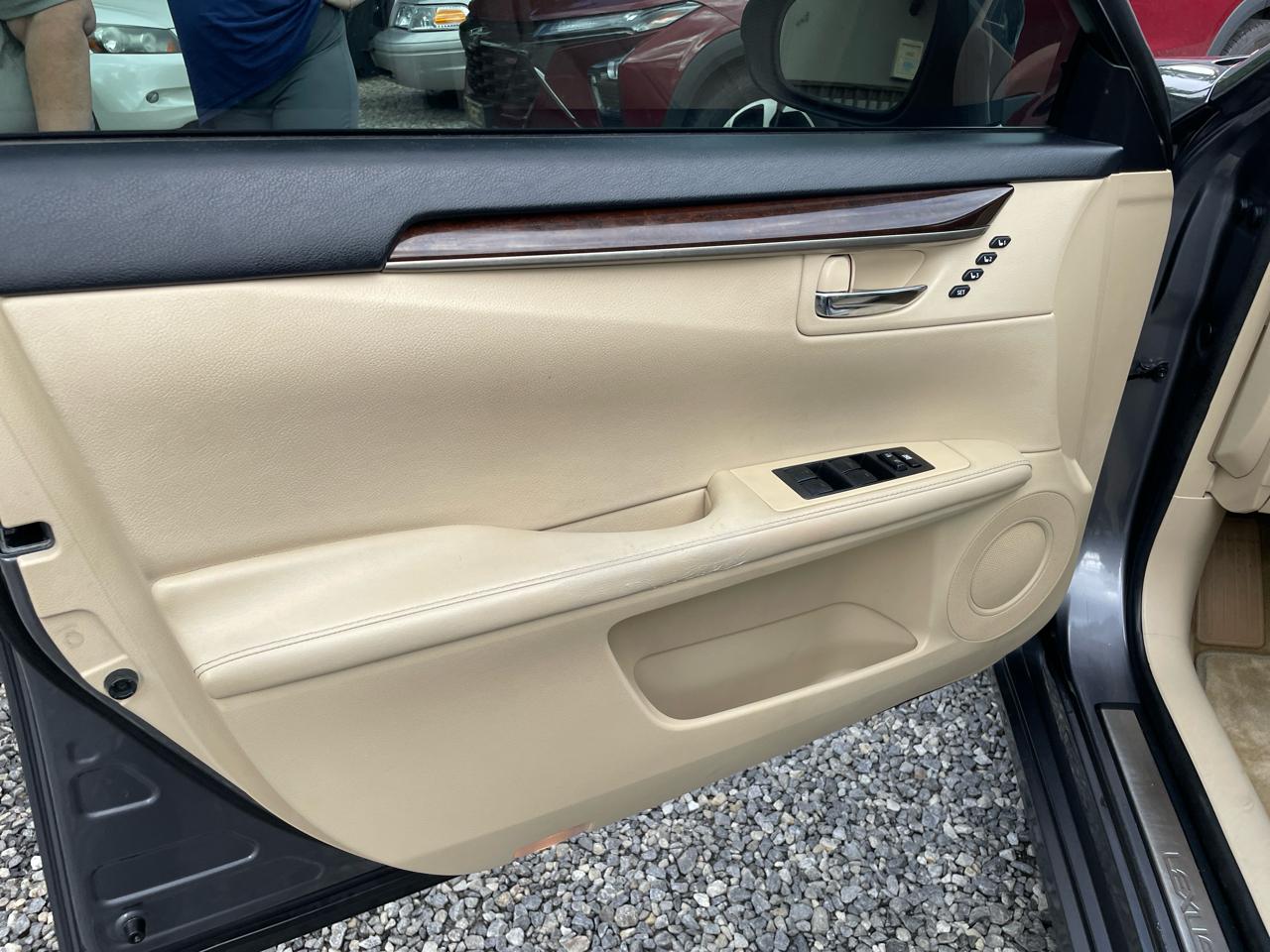 Lexus ES 350 4dr Sdn 2013