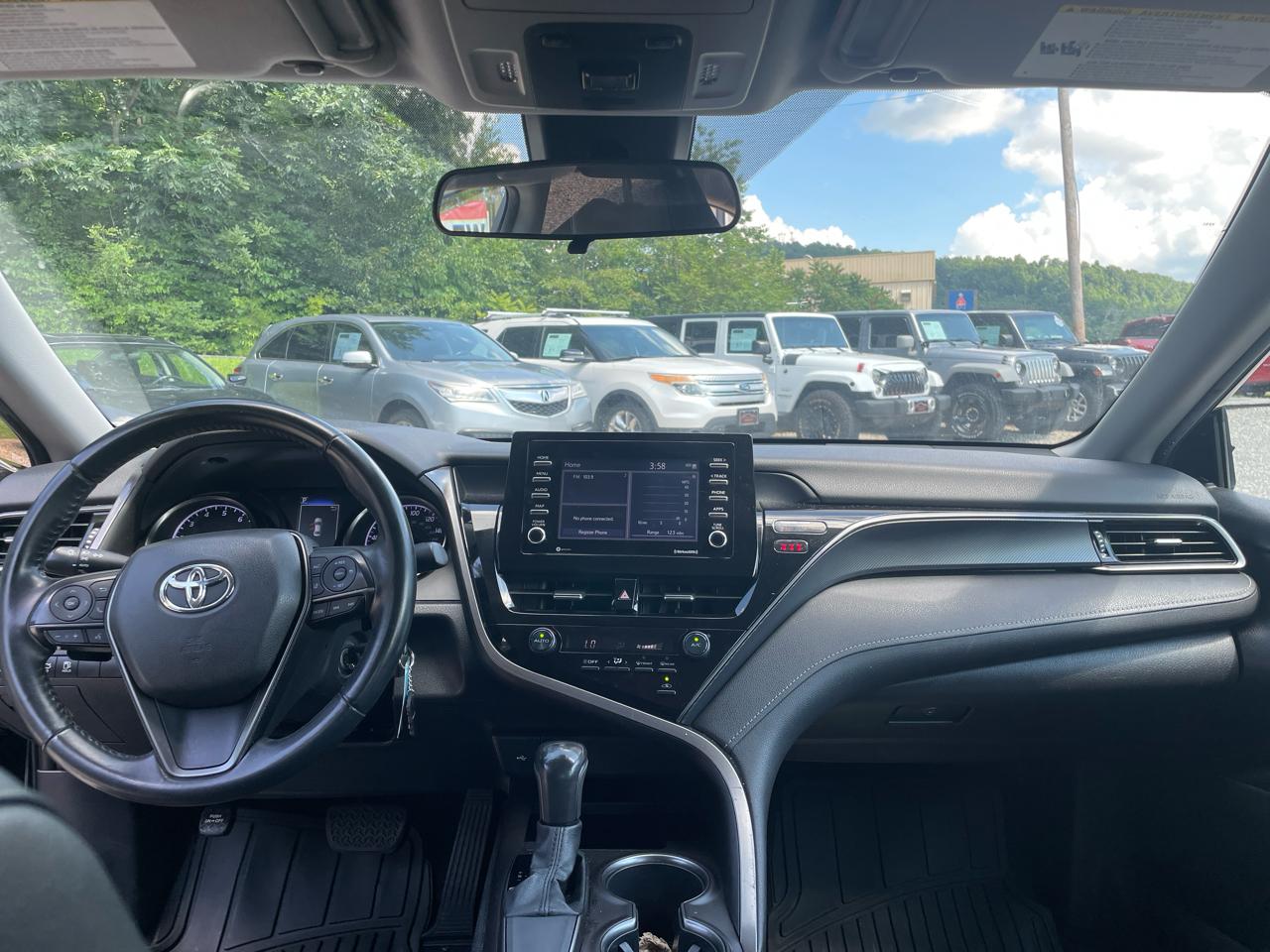 Toyota Camry SE Auto (Natl) 2021