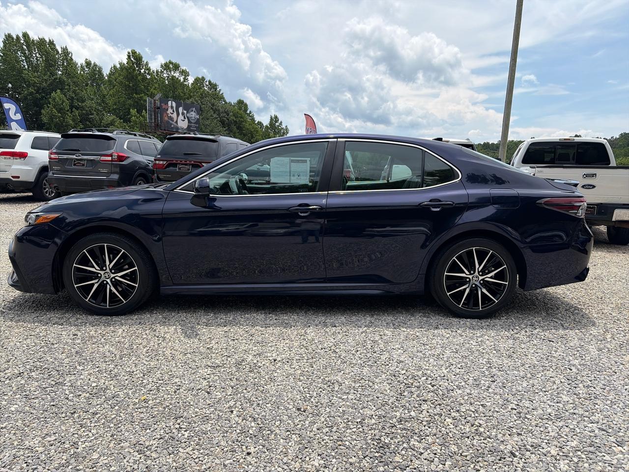 Toyota Camry SE Auto (Natl) 2021