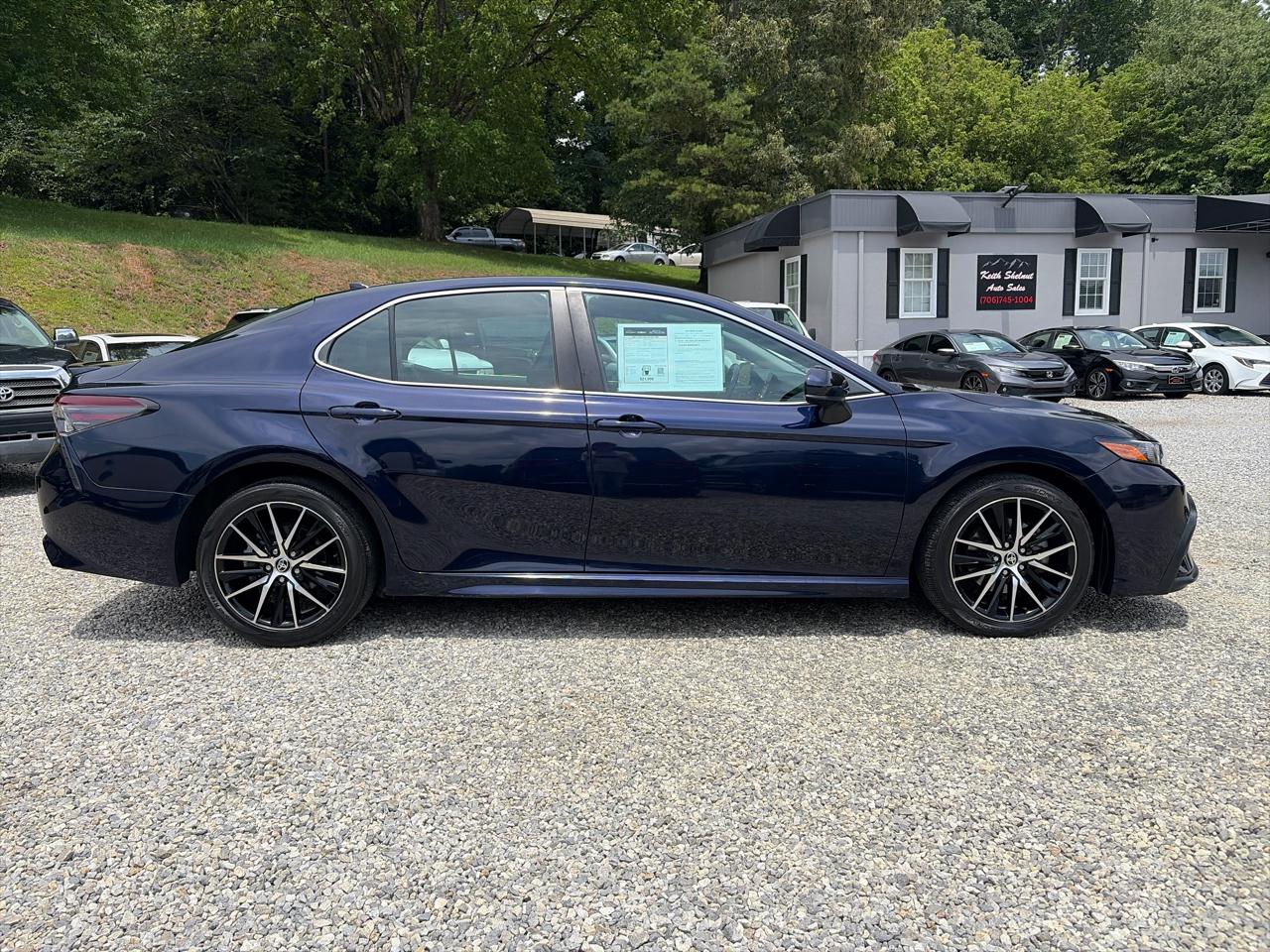 Toyota Camry SE Auto (Natl) 2021