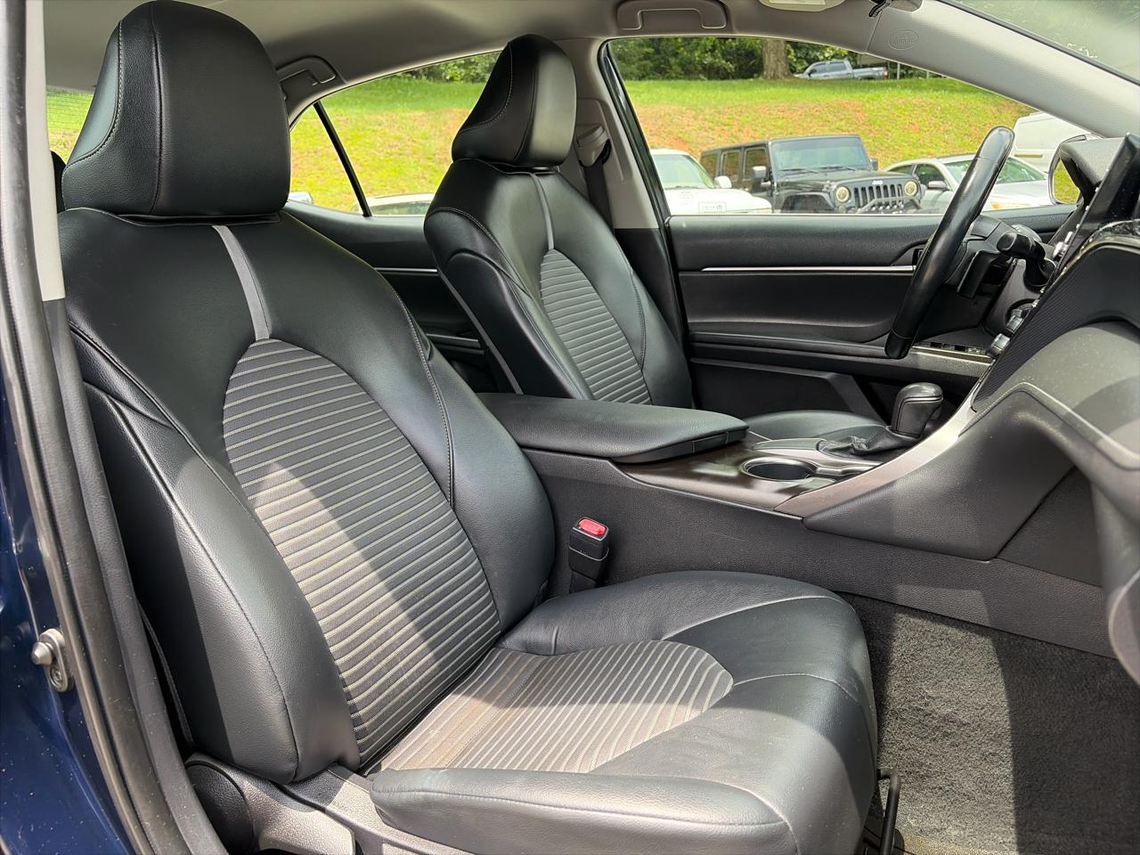 Toyota Camry SE Auto (Natl) 2021