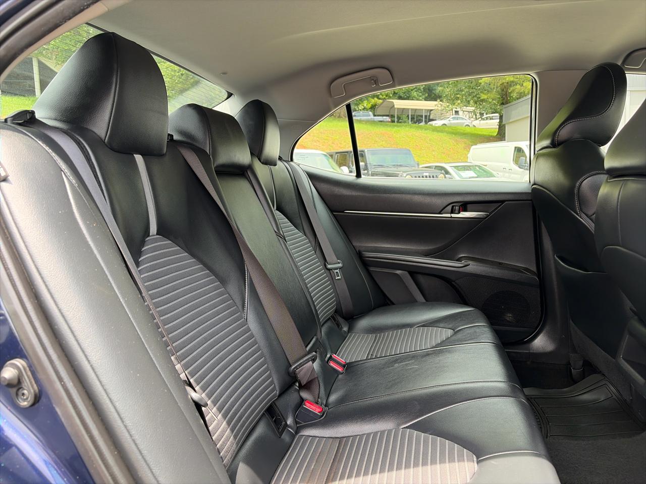 Toyota Camry SE Auto (Natl) 2021
