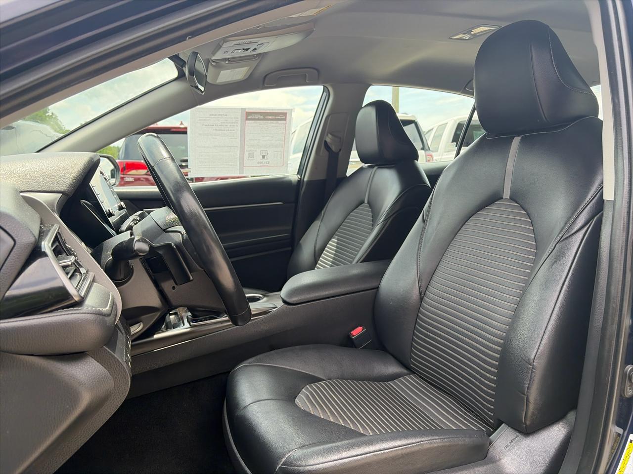 Toyota Camry SE Auto (Natl) 2021