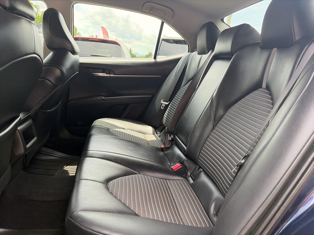 Toyota Camry SE Auto (Natl) 2021
